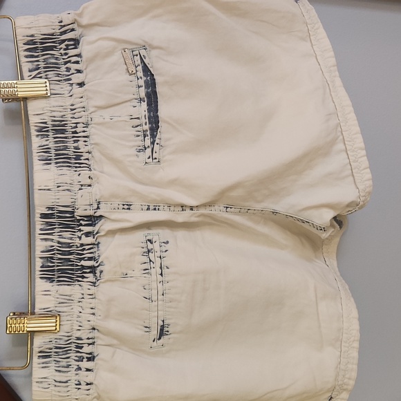 100% Acid Washed Lightweight Shorts - Picture 3 of 5